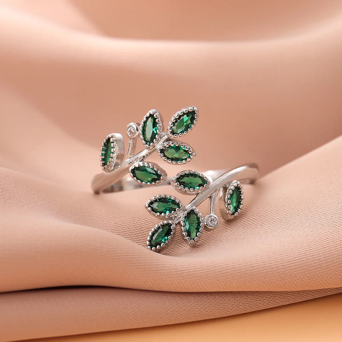 Anillo con Hojas Verdes Otoñales