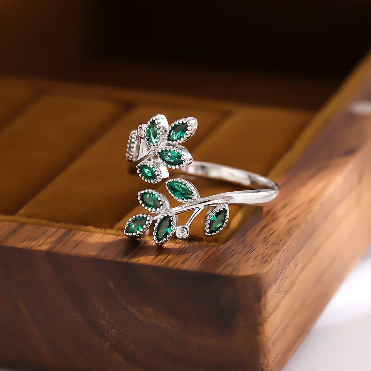 Anillo con Hojas Verdes Otoñales