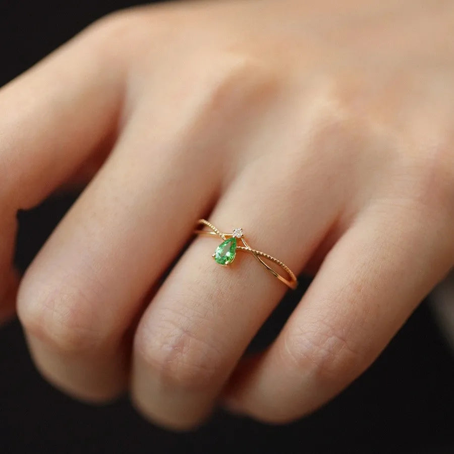 Anillo con Gota de Agua en Piedra y Circonio