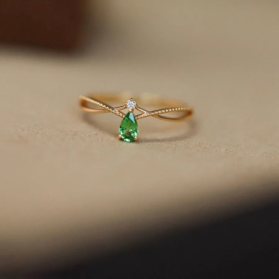 Anillo con Gota de Agua en Piedra y Circonio