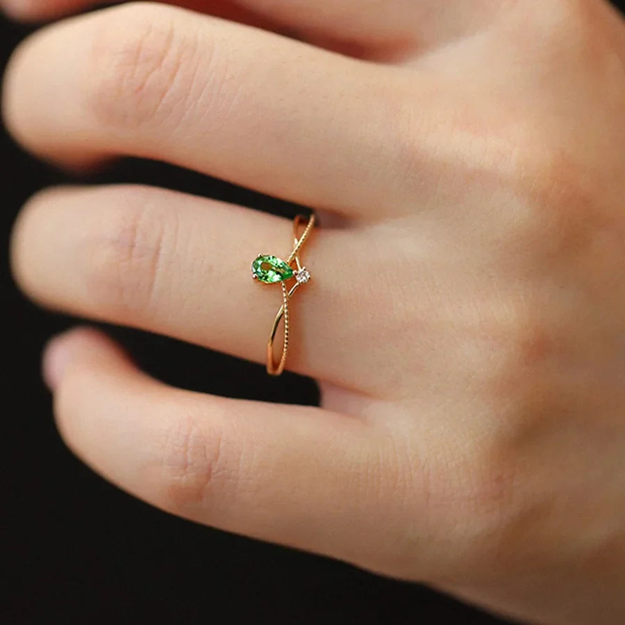 Anillo con Gota de Agua en Piedra y Circonio