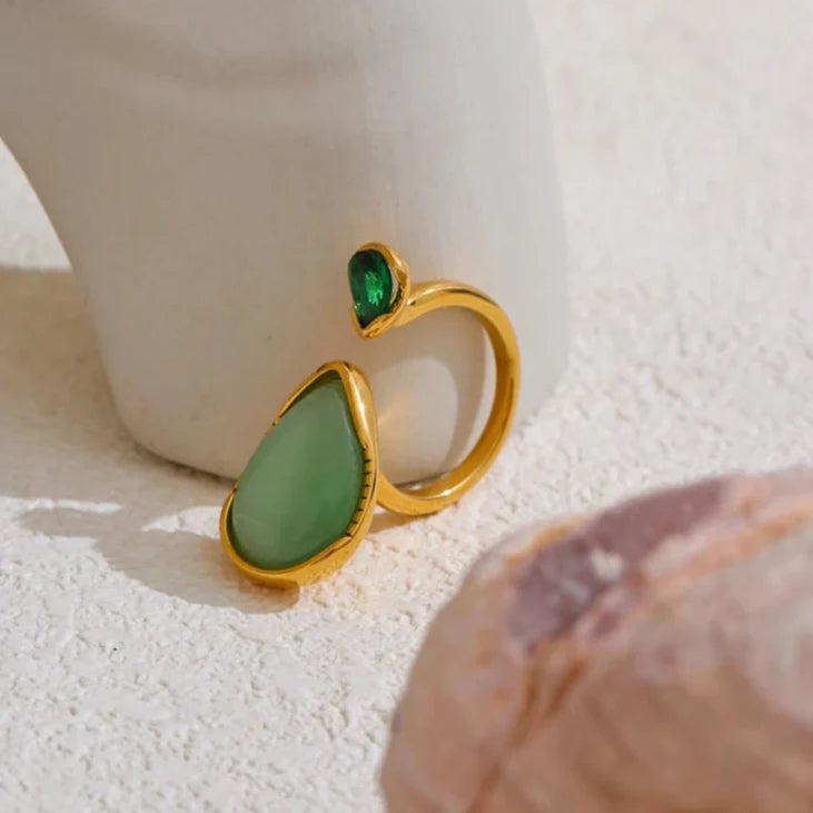 Anillo con Gota de Agua en Piedra Natural y Circonio