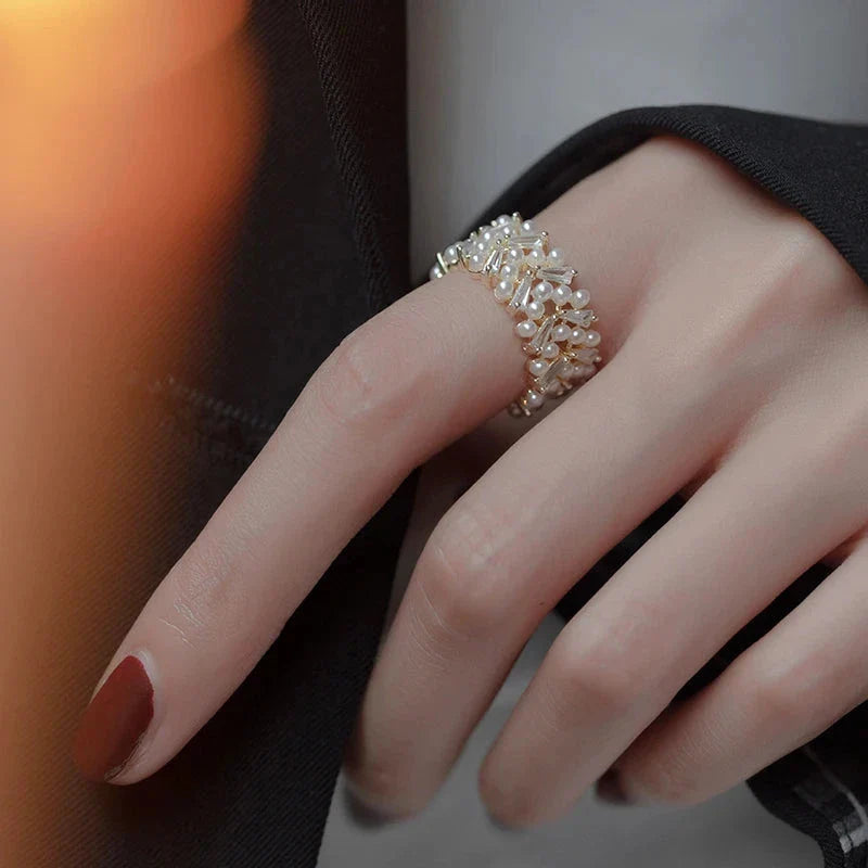 Anillo con Perlas Blancas de Circonio