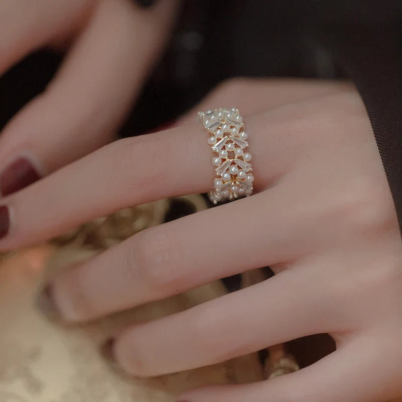 Anillo con Perlas Blancas de Circonio