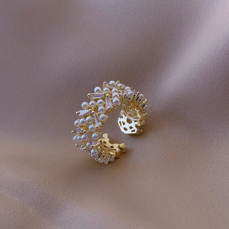 Anillo con Perlas Blancas de Circonio