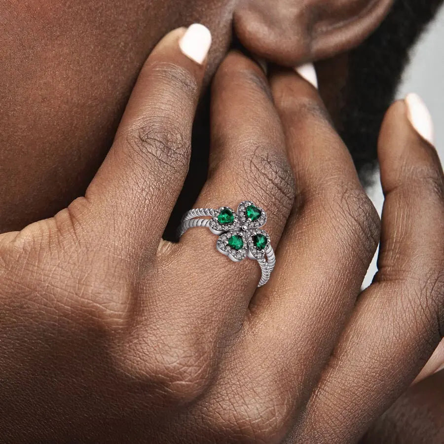 Anillo con Trébol de 4 Hojas en Circonio Verde
