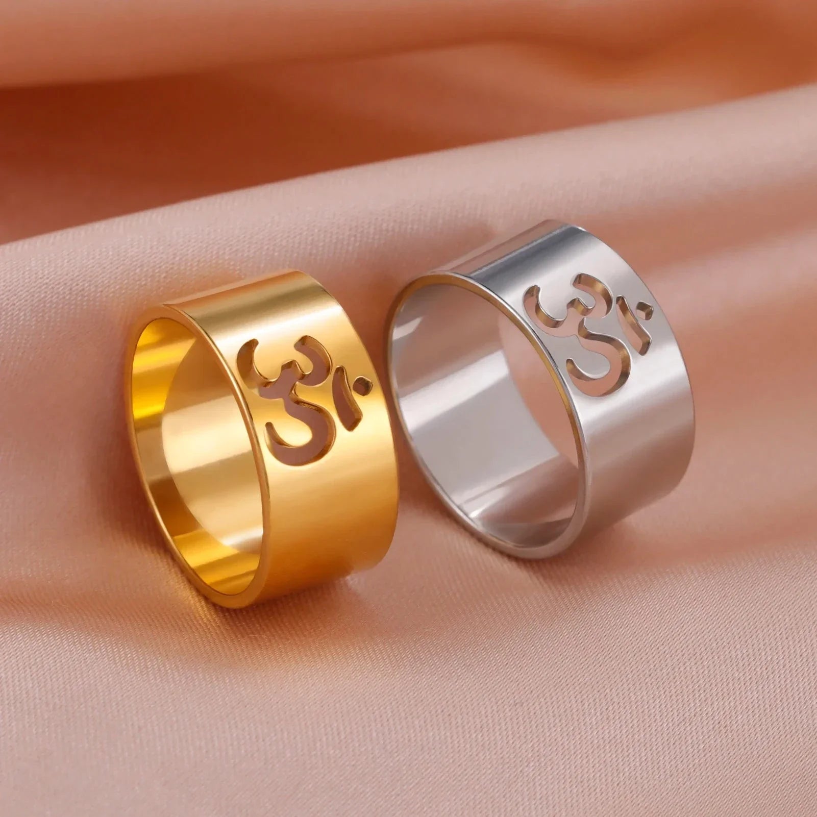 Anillo Budista Om Tibetano oro