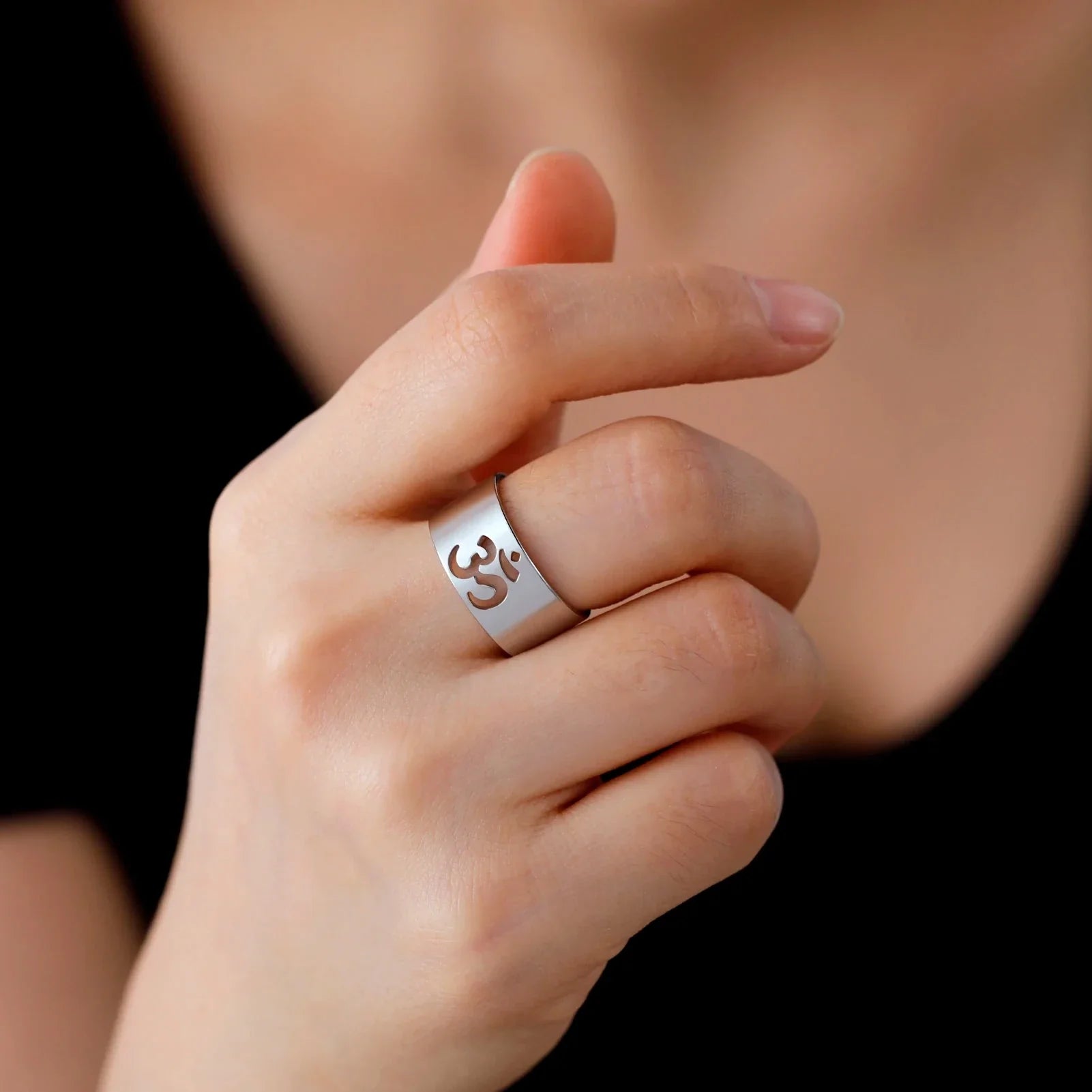 Anillo Budista Om Tibetano plata