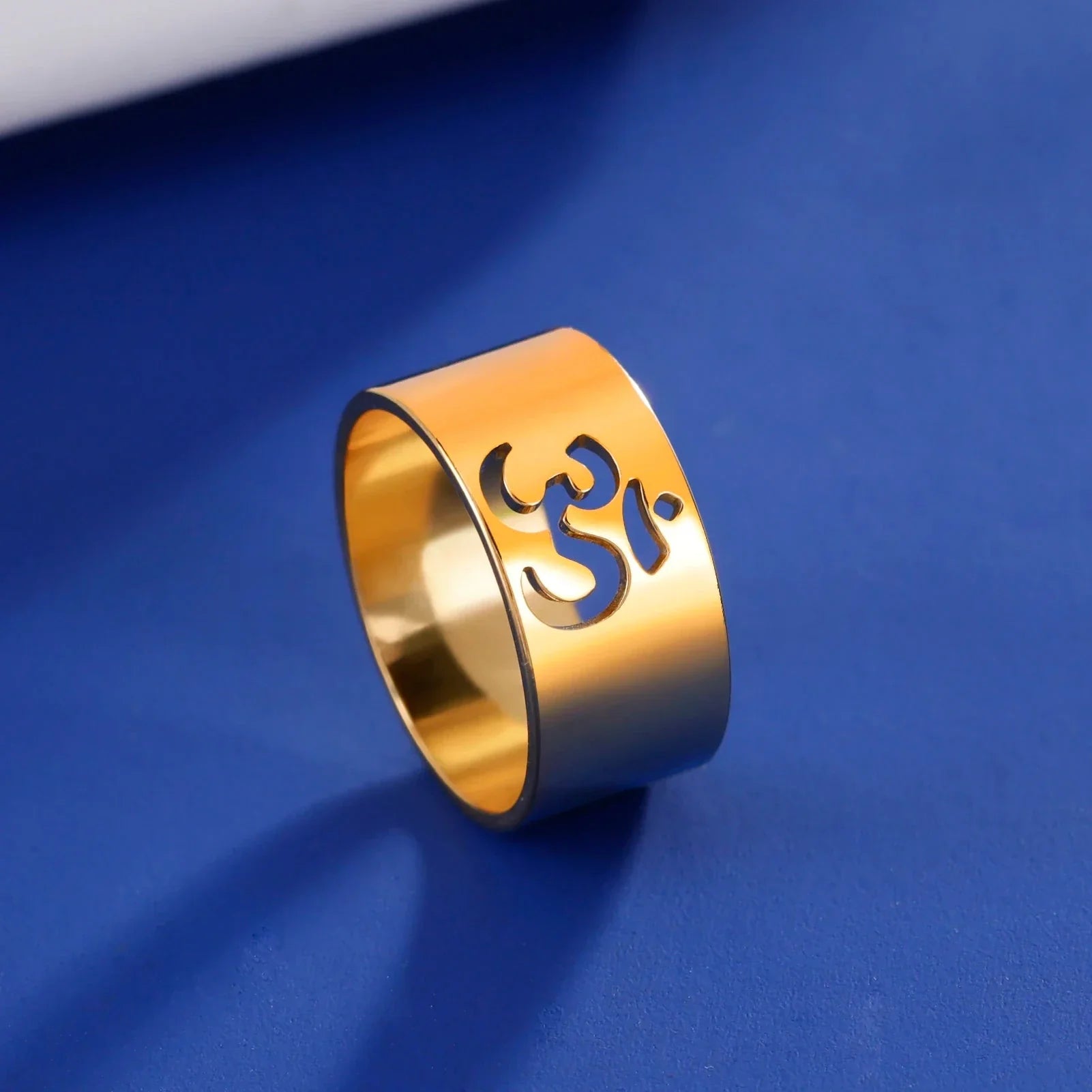 Anillo Budista Om Tibetano oro