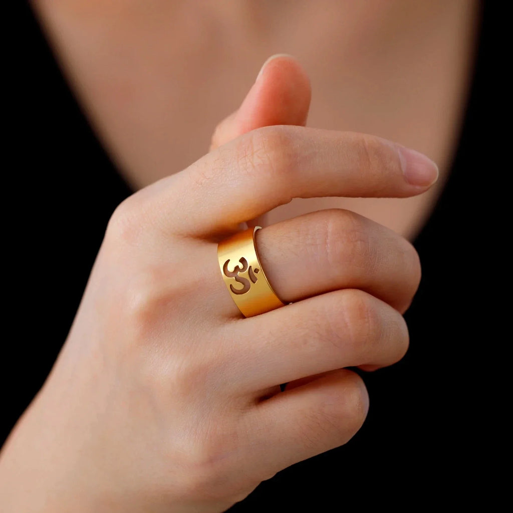 Anillo Budista Om Tibetano oro
