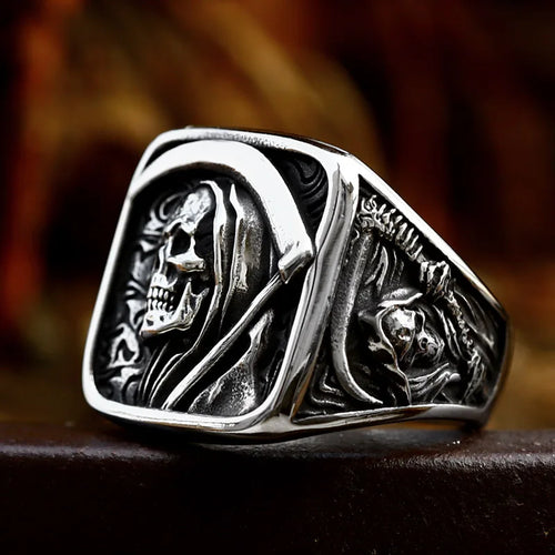 Anillo Cuadrado con Cabeza de Calavera