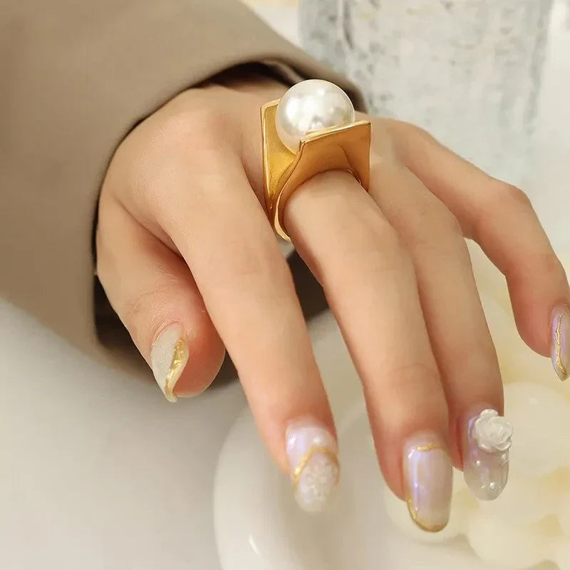 Anillo de Mujer Estilo Retro con Gran Perla Blanca oro