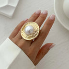 Anillo de Estilo Barroco con Perla Blanca dorada