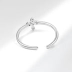 Anillo Elegante con Cruz de Circonio