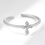 Anillo Elegante con Cruz de Circonio