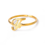 Bague fine décorée d'une initiale - lettre