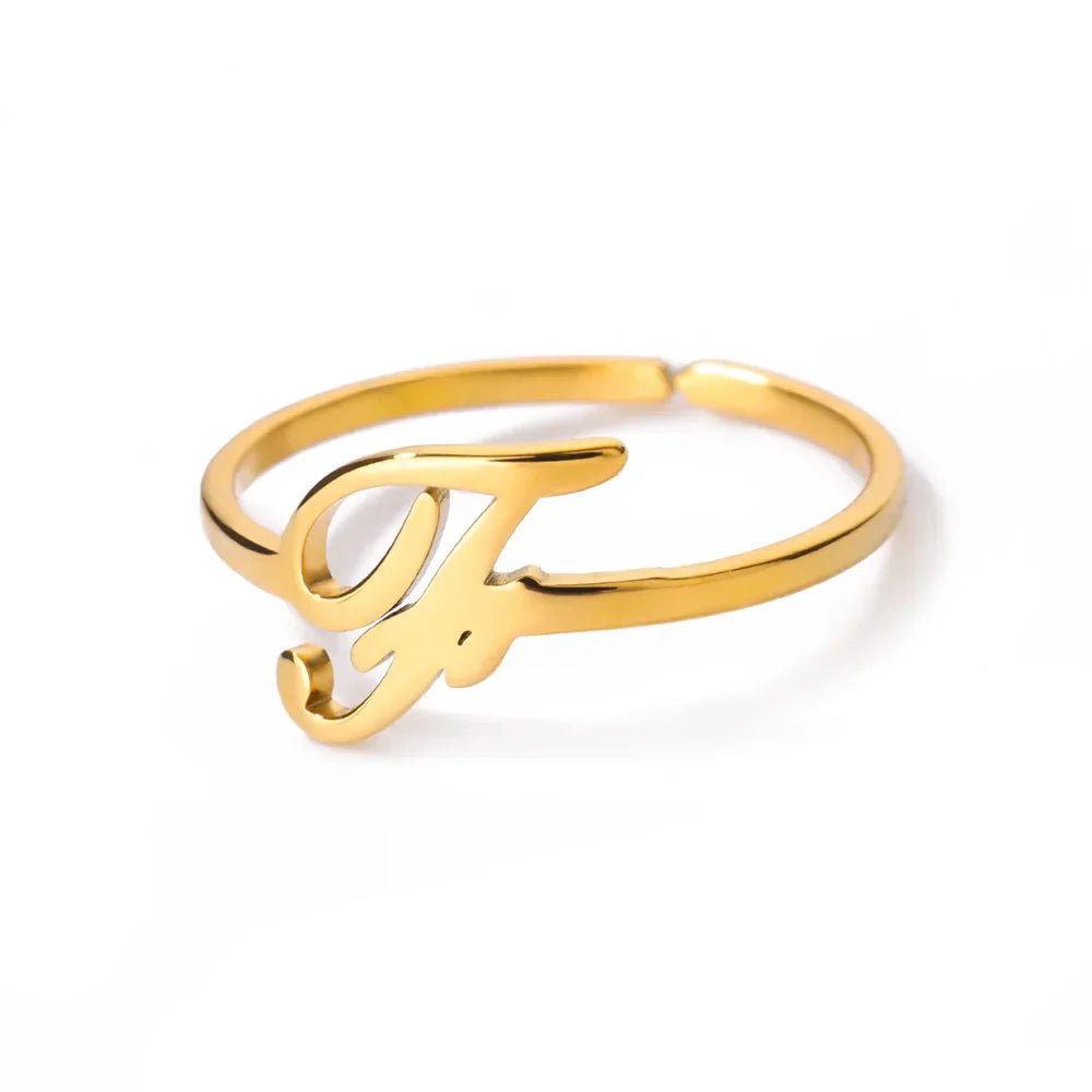 Bague fine décorée d'une initiale - lettre