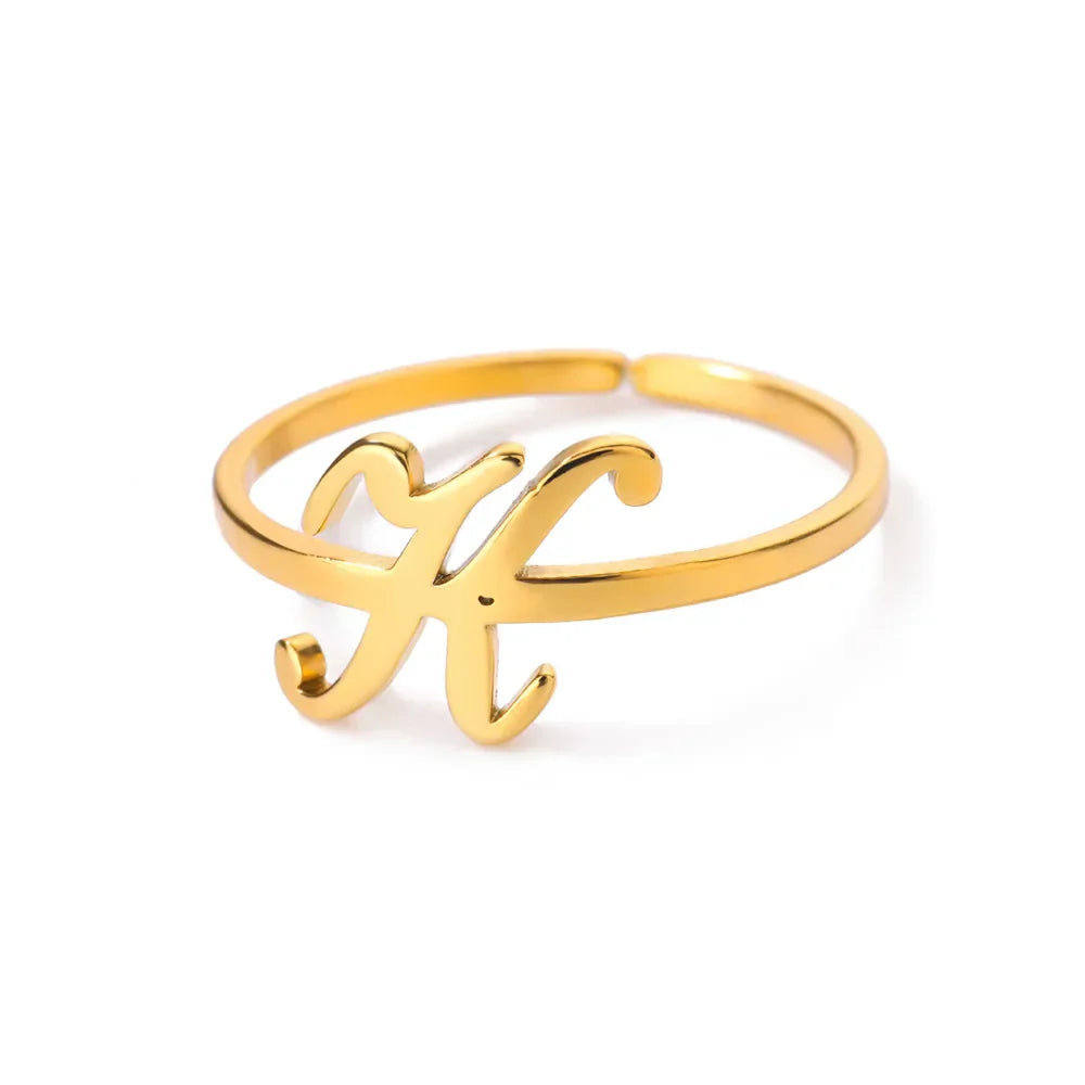 Bague fine décorée d'une initiale - lettre