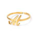 Bague fine décorée d'une initiale - lettre