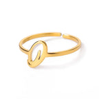 Bague fine décorée d'une initiale - lettre