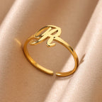 Bague fine décorée d'une initiale - lettre