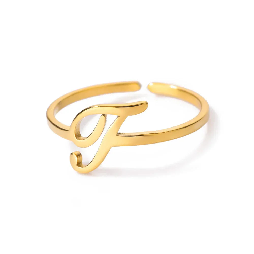 Bague fine décorée d'une initiale - lettre
