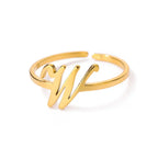 Bague fine décorée d'une initiale - lettre
