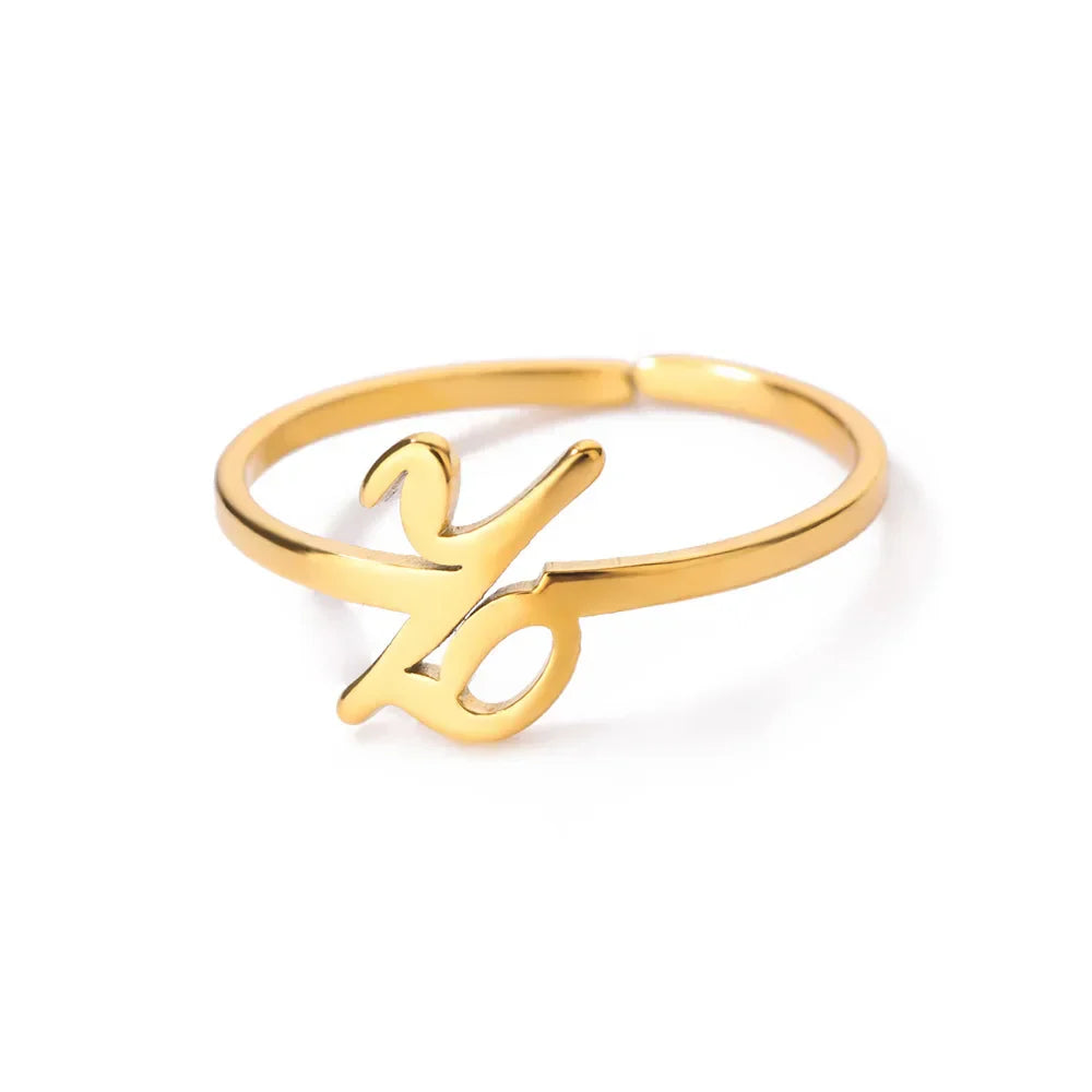 Bague fine décorée d'une initiale - lettre