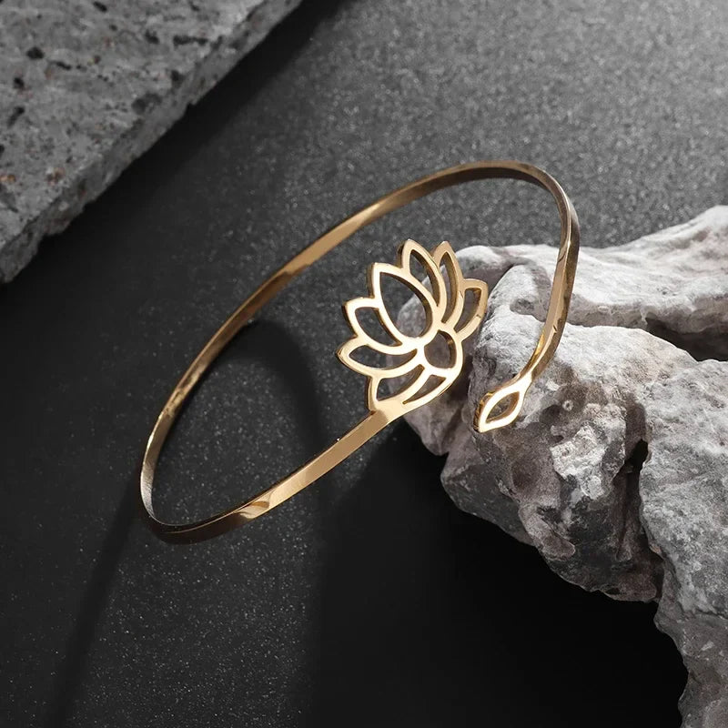 Anillo Fino Flor de Loto para Mujer oro
