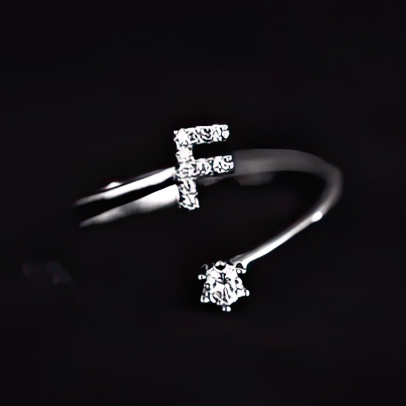 Bague initiale femme - lettre