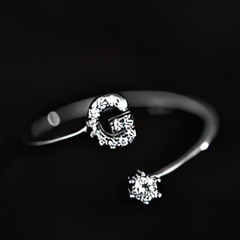 Bague initiale femme - lettre