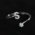 Bague initiale femme - lettre