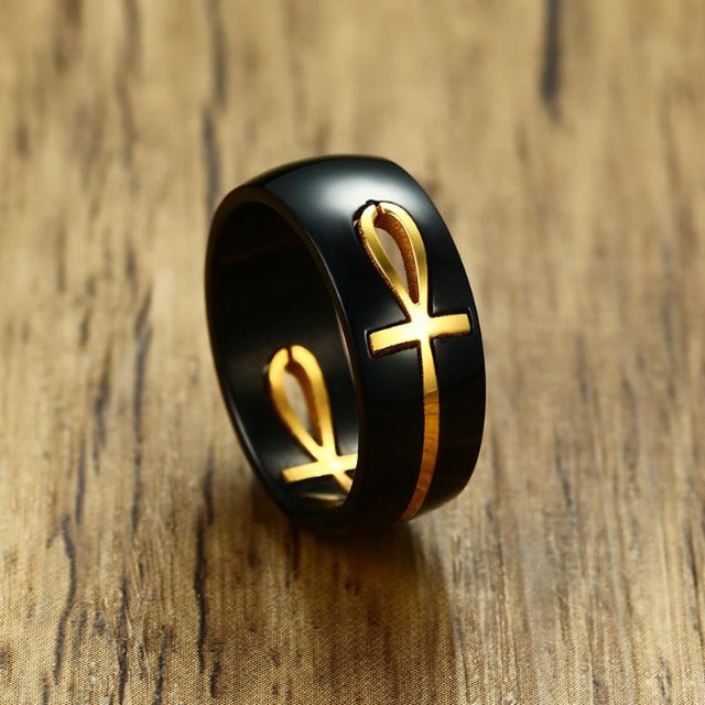 Anillo con motivo de Cruz Egipcia en negro y oro
