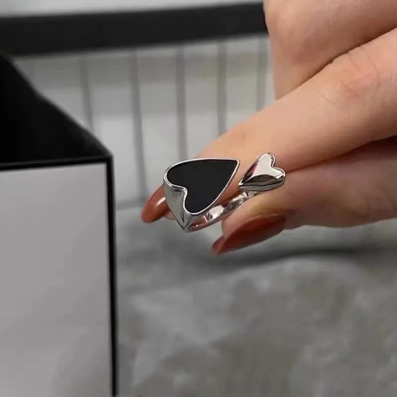 Anillo Retro con Corazón Negro