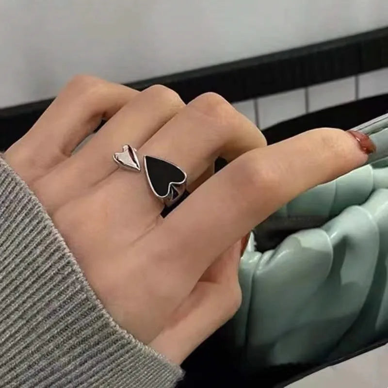 Anillo Retro con Corazón Negro