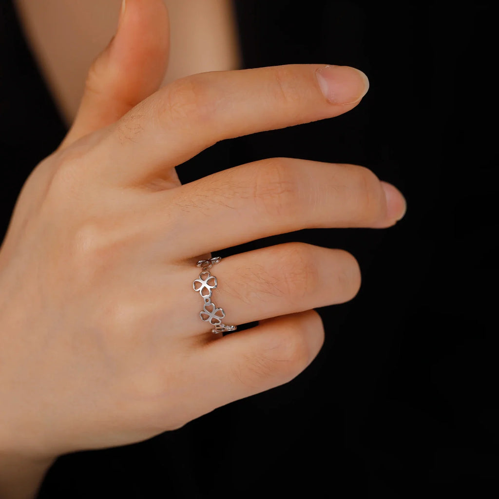 Anillo Retro con Tréboles de 4 Hojas para Mujer plata