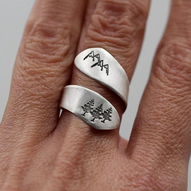 Anillo de Pinos y Montañas