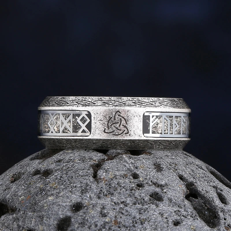 Anillo estilo vikingo nudo celta