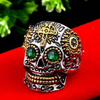 Anillo Cabeza de Calavera Mexicana ojos verdes