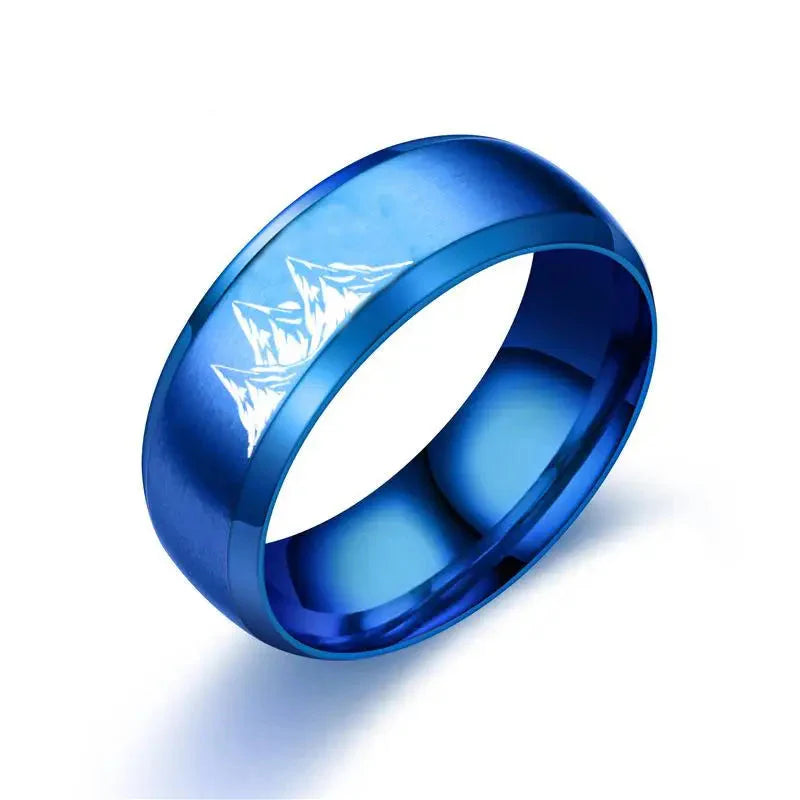 Anillos de colores con montañas azules