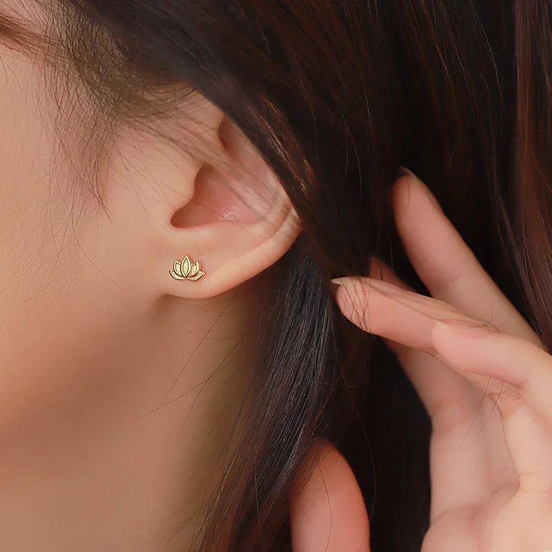 Pendientes de botón Flor de Loto para mujer en oro