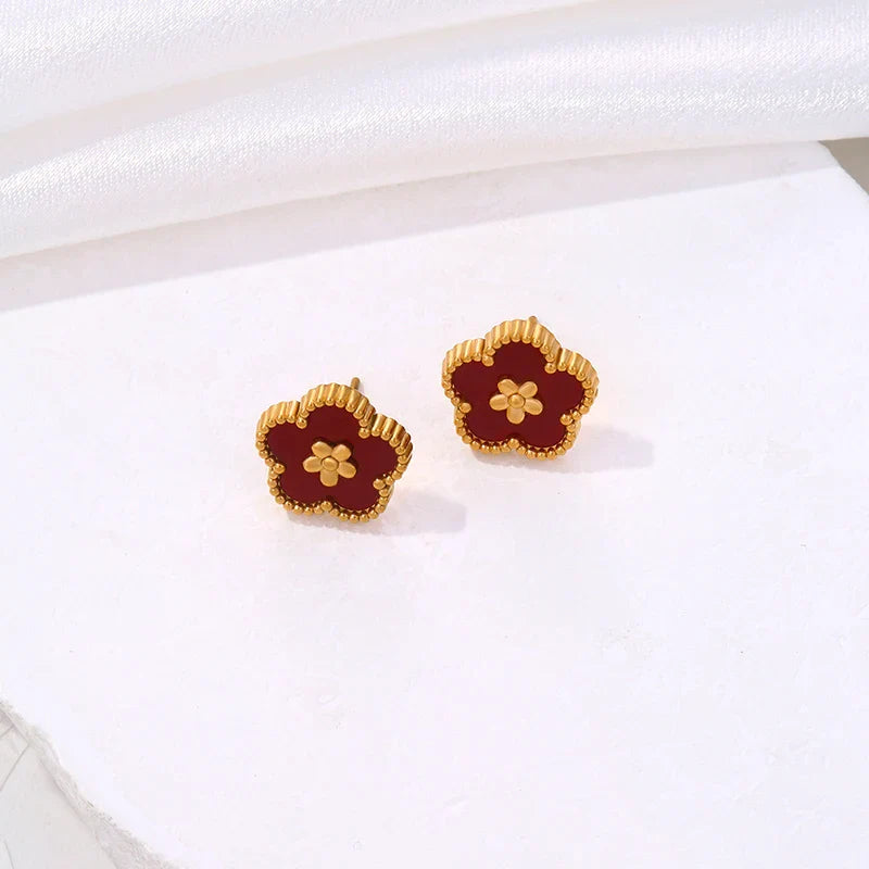 Pendientes de botón con trébol de 5 hojas rojo