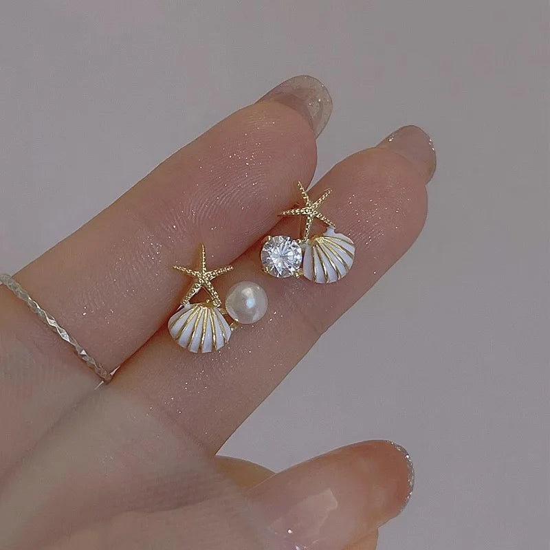 Pendientes de Clavo con Conchas y Perla