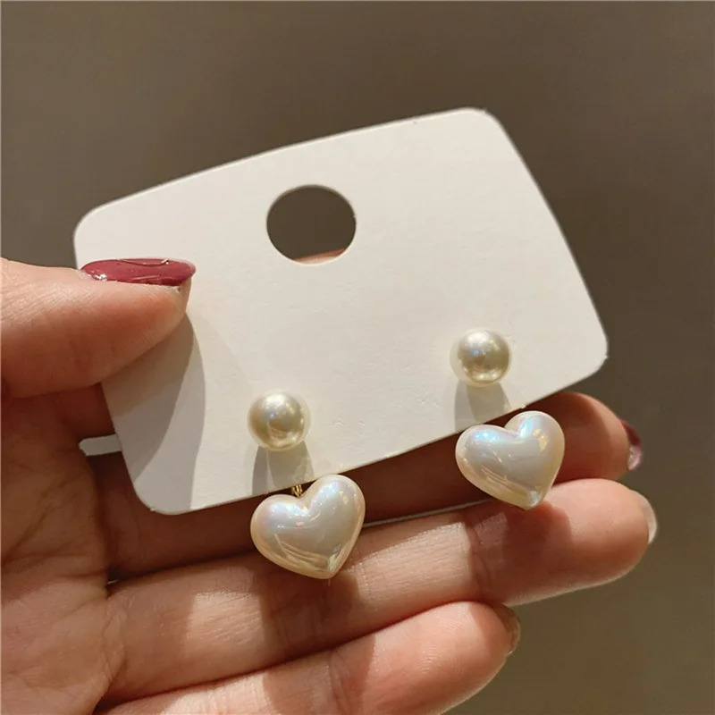 Pendientes de Botón con Perlas Blancas en Forma de Corazón