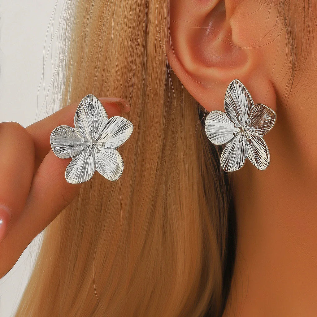Pendientes de botón flor de cinco pétalos plata