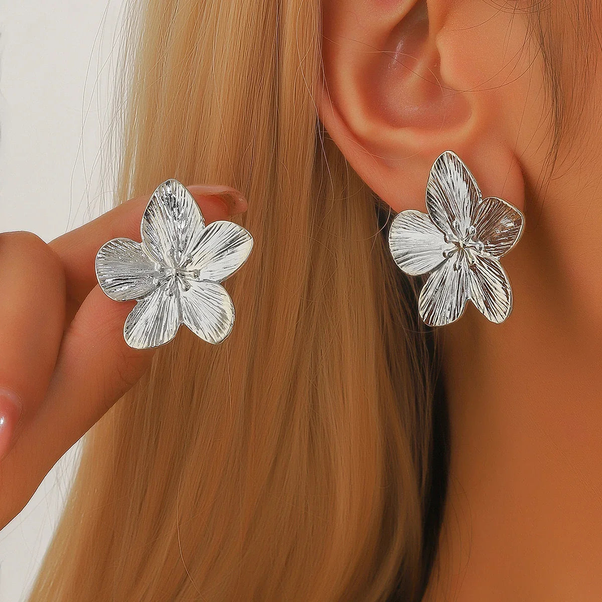 Pendientes de botón flor de cinco pétalos plata