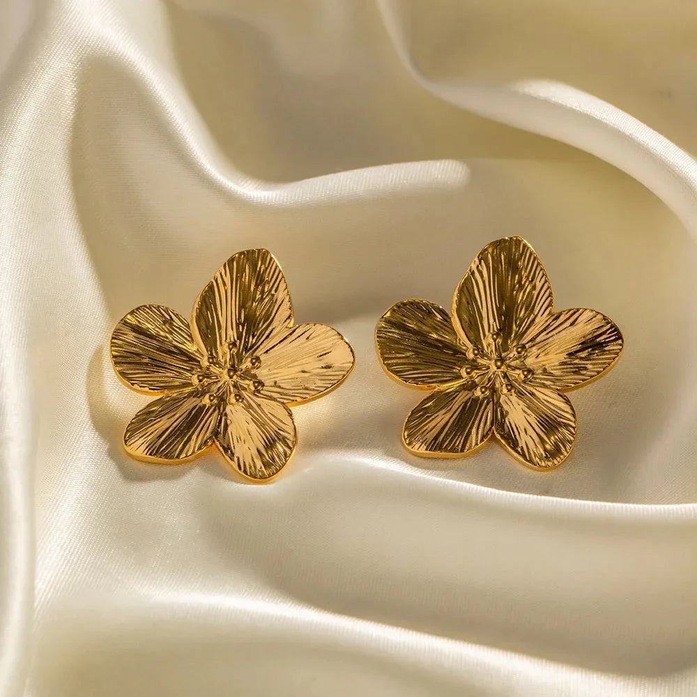Pendientes de botón flor de cinco pétalos abiertos dorados