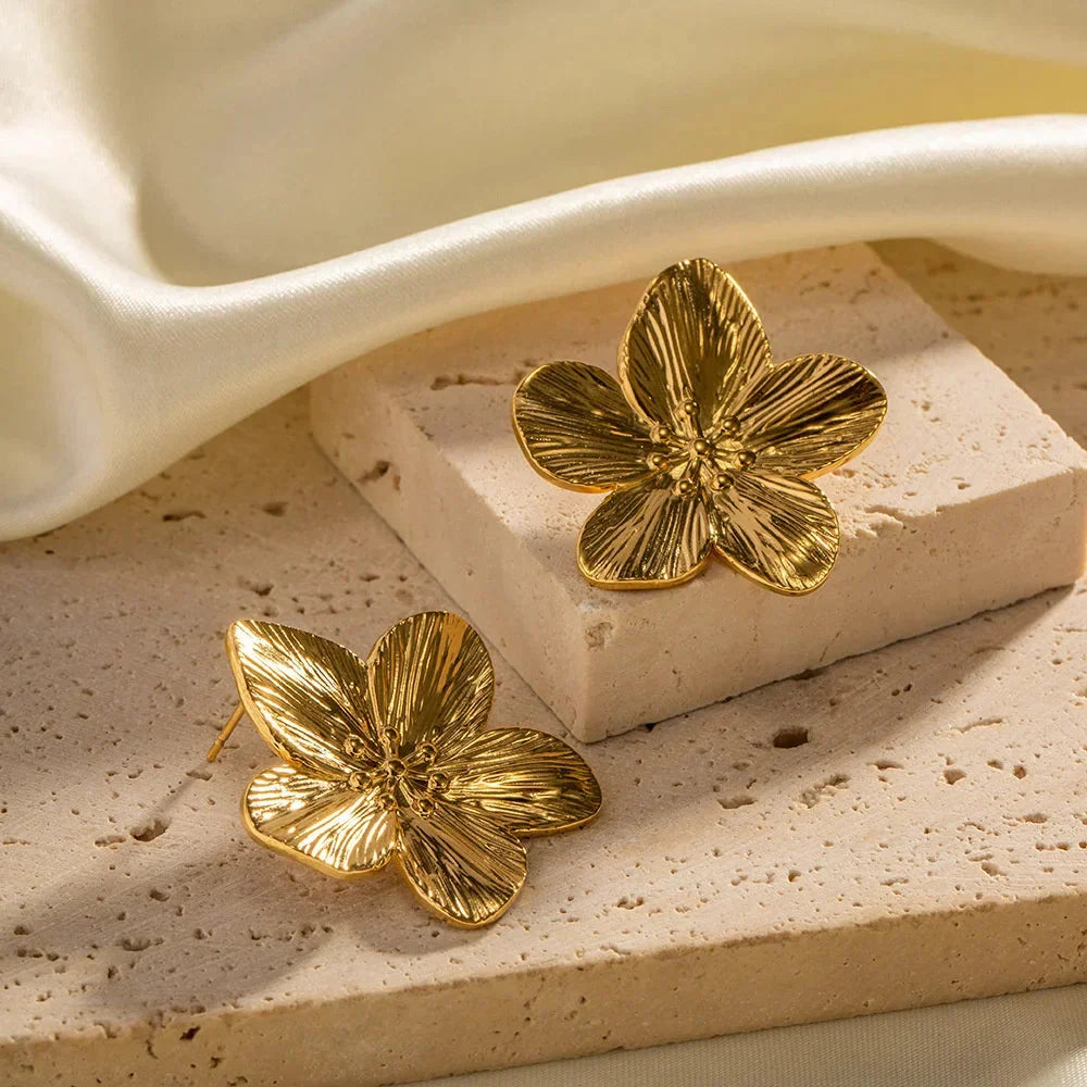 Pendientes de botón flor de cinco pétalos abiertos dorados