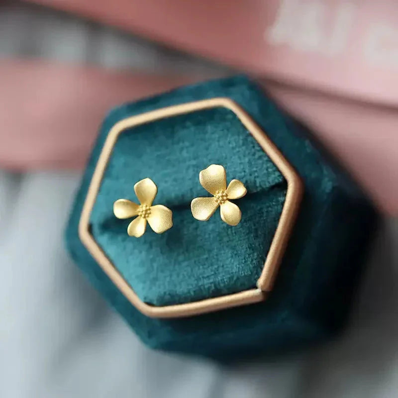 Pendientes de Clavo Flor Elegantes