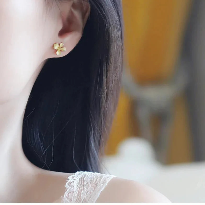 Pendientes de Clavo Flor Elegantes